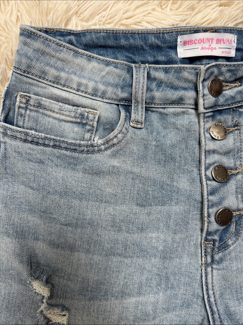 Discount Divas High-Rise Button Fly Jean Shorts 💗 Light Wash - Picture 5 of 11